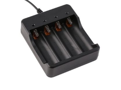 Зарядное устройство 4х18650 на 3.7-4.2v сетевая на проводе (LP8830,8030,A2644)