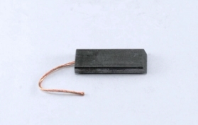 Щетки электроугольные 4,7mm x 13,5mm x 35mm (948-440) (цена за пару) поводок d-1mm,скос на краю для стиральных машин